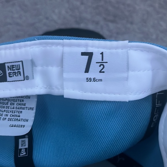 fitted hat - Picture 5 of 5